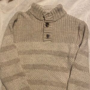 Boys youth medium 8/10 sweater worn once in great condition